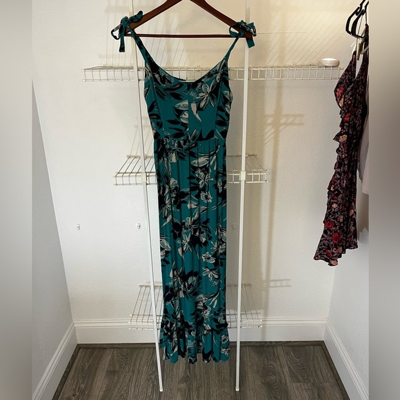 Tahari Dresses & Skirts - Tahari Tie Strap Floral Ruffle Maxi Dress
Teal Blue Green 6